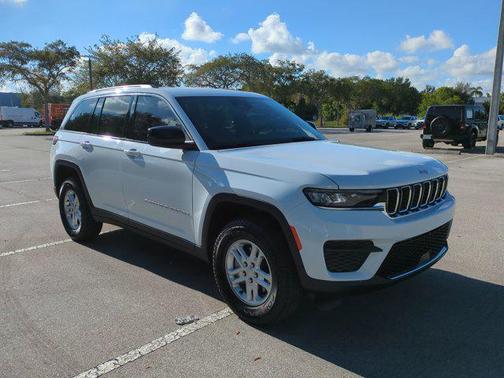 2025 Jeep Grand Cherokee Laredo