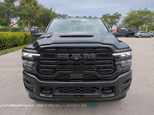 2025 RAM 3500 Laramie Crew Cab 4x4 8' Box