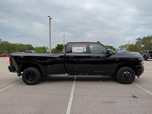 2025 RAM 3500 Laramie Crew Cab 4x4 8' Box