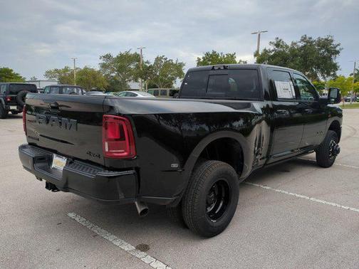 2025 RAM 3500 Laramie Crew Cab 4x4 8' Box