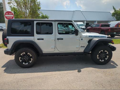 Silver Zynith Clearcoat 2024 Jeep Wrangler 4xe Rubicon