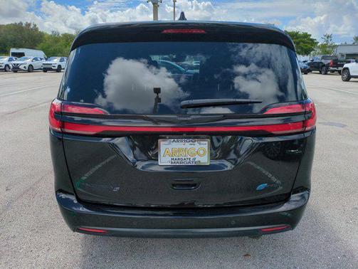 2022 Chrysler Pacifica Hybrid Limited