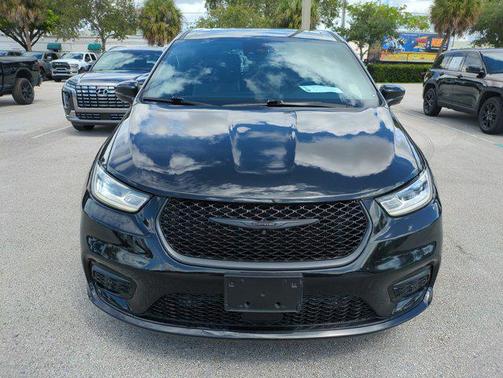 2022 Chrysler Pacifica Hybrid Limited