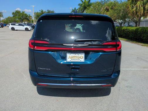 2025 Chrysler Pacifica L