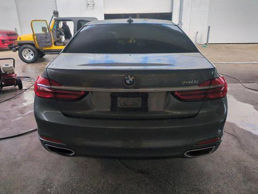2018 BMW 740 740i