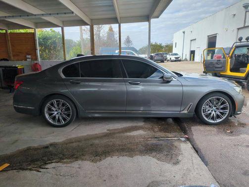 2018 BMW 740 740i