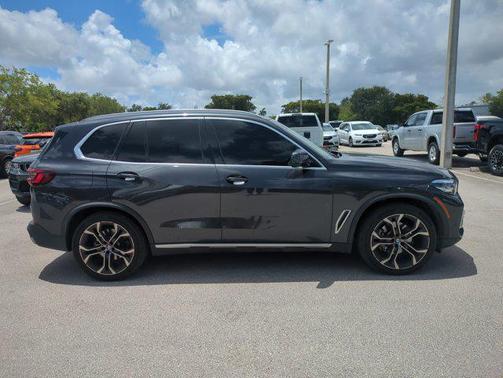 Dark Graphite Metallic 2022 BMW X5 sDrive40i