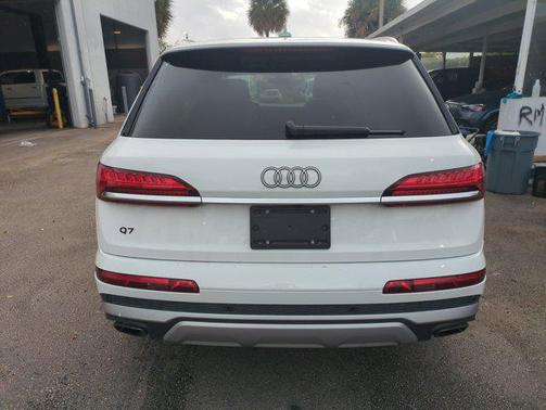 2025 Audi Q7 55 Premium Plus