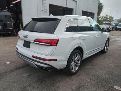 2025 Audi Q7 55 Premium Plus