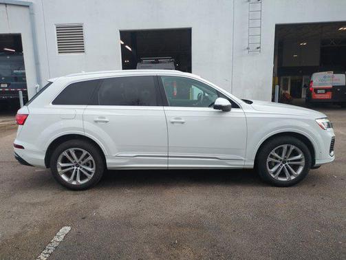 2025 Audi Q7 55 Premium Plus