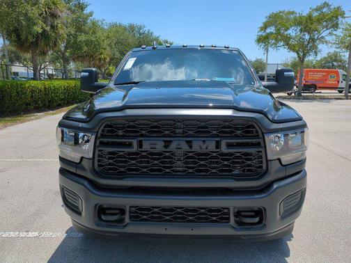 2024 RAM 3500 Tradesman Crew Cab 4x4 8' Box