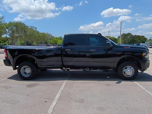 2024 RAM 3500 Tradesman Crew Cab 4x4 8' Box