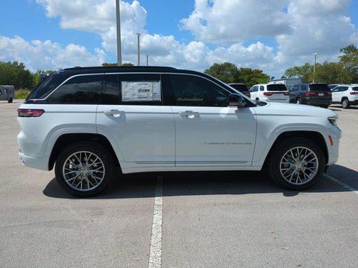 2025 Jeep Grand Cherokee Summit