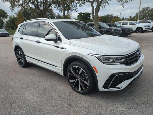 2022 Volkswagen Tiguan 2.0T SEL R-Line 4MOTION