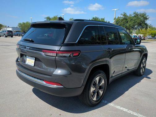 2022 Jeep Grand Cherokee 4xe Base