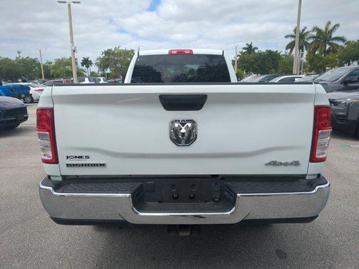 Bright White Clearcoat 2024 RAM 2500 Big Horn Crew Cab 4x4 8' Box