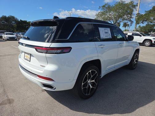 2025 Jeep Grand Cherokee Summit