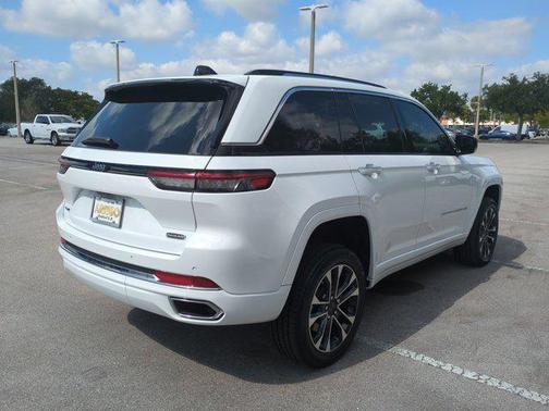 2022 Jeep Grand Cherokee 4xe Overland