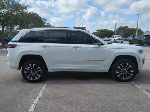 2022 Jeep Grand Cherokee 4xe Overland