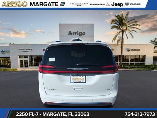 Bright White Clearcoat 2026 Chrysler Pacifica L