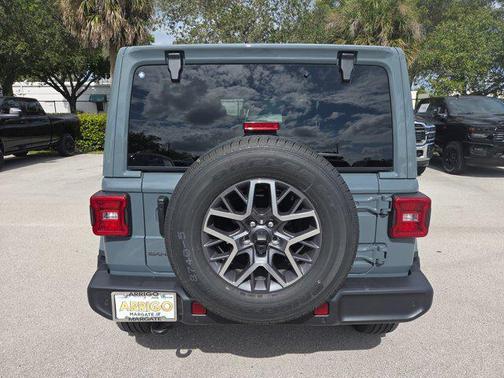 2026 Jeep Wrangler 4-Door Sahara 4x4