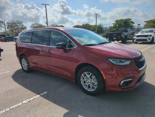 Red Hot Pearlcoat 2026 Chrysler Pacifica L