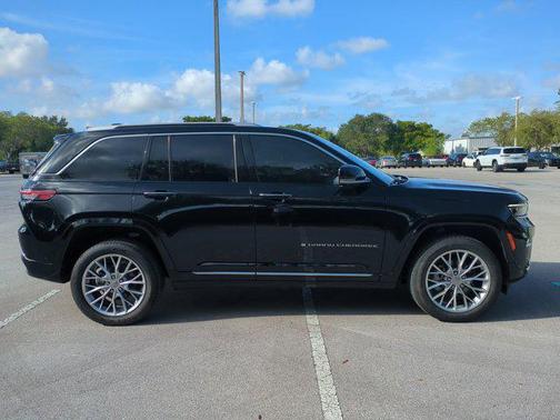 2023 Jeep Grand Cherokee Summit