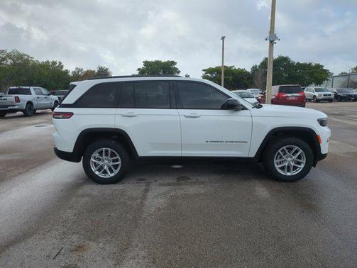 2023 Jeep Grand Cherokee Laredo