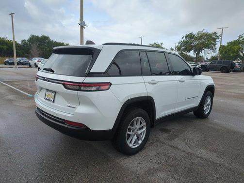 2023 Jeep Grand Cherokee Laredo
