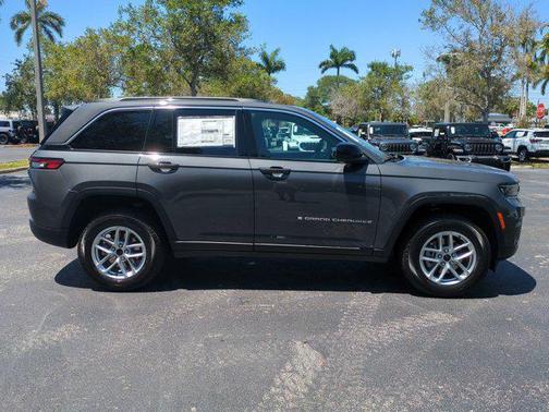 2025 Jeep Grand Cherokee Laredo