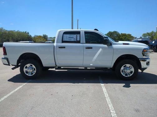 2025 RAM 2500 Tradesman Crew Cab 4x4 6'4' Box