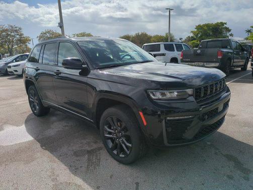 Diamond Black Crystal Pearlcoat 2026 Jeep Grand Cherokee Limited