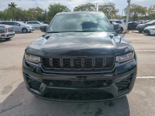 Diamond Black Crystal Pearlcoat 2026 Jeep Grand Cherokee Limited