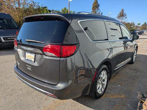 2020 Chrysler Pacifica Touring-L Plus