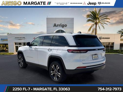 Bright White Clearcoat 2027 Jeep Grand Cherokee Limited