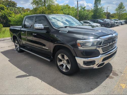 Diamond Black Crystal Pearlcoat 2022 RAM 1500 Laramie