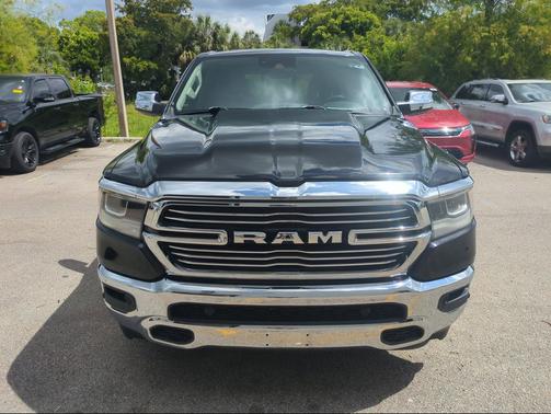 Diamond Black Crystal Pearlcoat 2022 RAM 1500 Laramie
