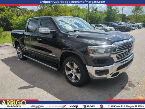 Diamond Black Crystal Pearlcoat 2022 RAM 1500 Laramie