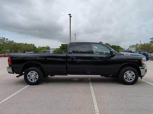 2024 RAM 2500 Tradesman Crew Cab 4x2 8' Box