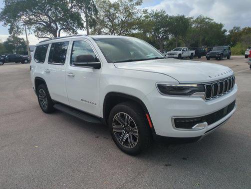 Bright White Clearcoat 2025 Jeep Wagoneer Carbide 4x4