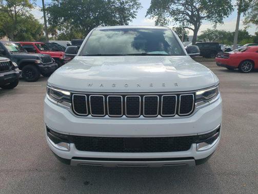 Bright White Clearcoat 2025 Jeep Wagoneer Carbide 4x4