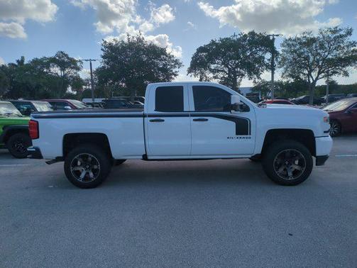 Summit White 2017 Chevrolet Silverado 1500 Custom