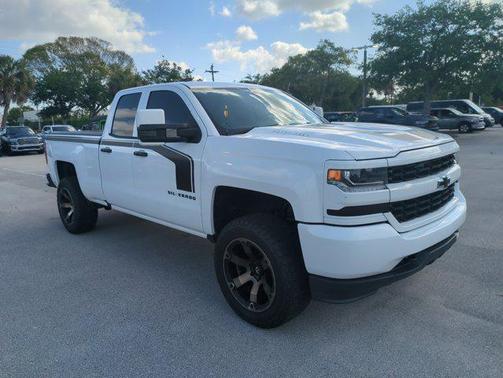 Summit White 2017 Chevrolet Silverado 1500 Custom