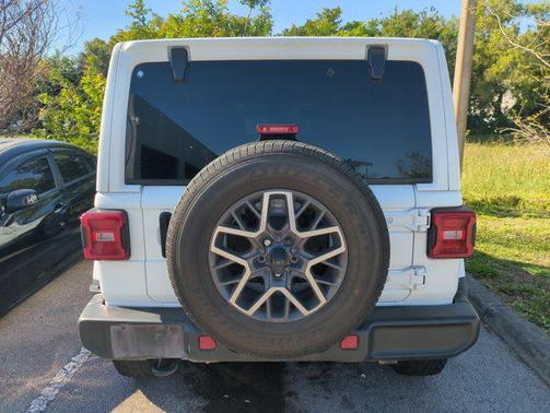 2024 Jeep Wrangler 4-Door Sahara 4x4