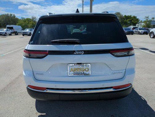 2025 Jeep Grand Cherokee Laredo