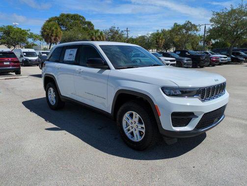 2025 Jeep Grand Cherokee Laredo