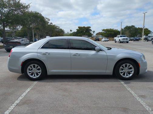 2023 Chrysler 300 Touring
