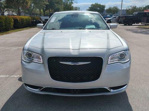 2023 Chrysler 300 Touring