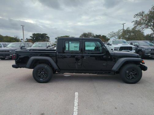 2026 Jeep Gladiator Sport