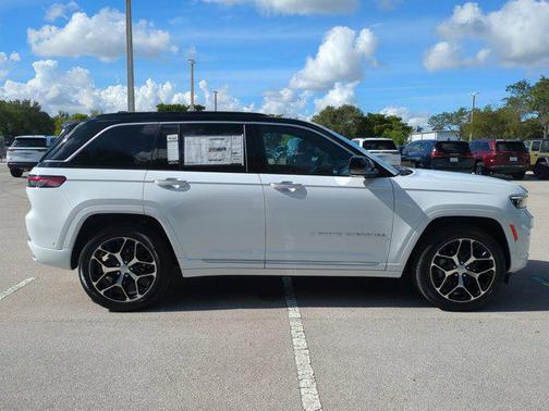 2025 Jeep Grand Cherokee Summit